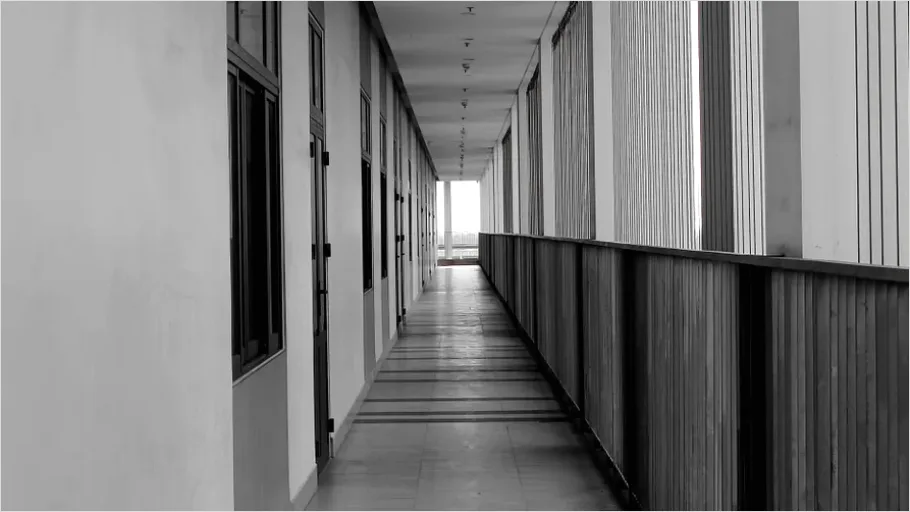 Minimal Corridor Perspective Photo C3c5