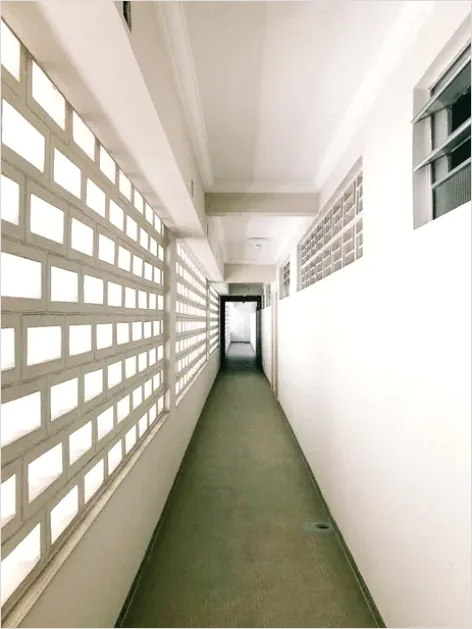 Detail Minimal Corridor Perspective Photo Number 2