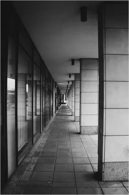Detail Minimal Corridor Perspective Photo Number 16