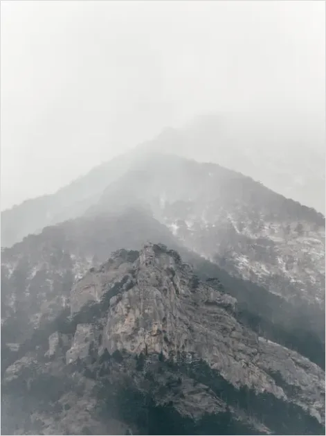 Detail Minimal Landscape Photography Foggy Mountains Number 8