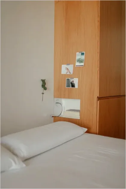 Detail Minimalist Bedroom Interior Design Photo Number 2