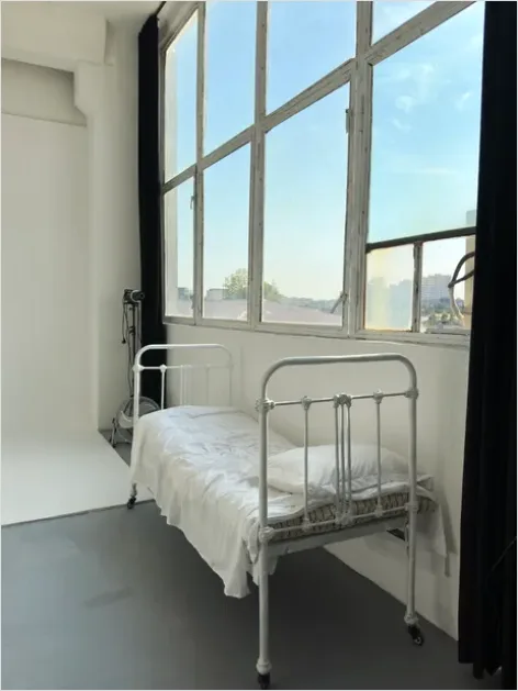 Detail Minimalist Bedroom Interior Design Photo Number 10
