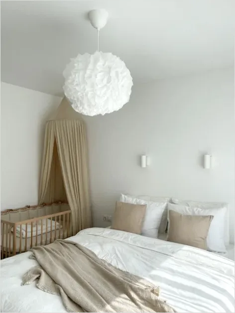 Detail Minimalist Bedroom White Bedding Number 8