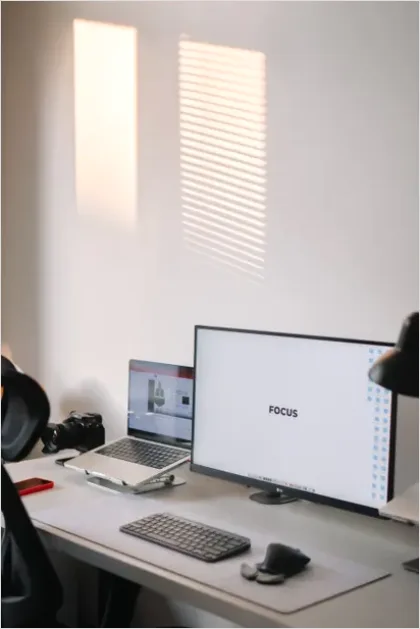 Detail Minimalist Home Office Setup Photo Number 11