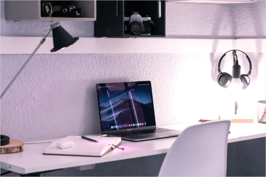 Detail Minimalist Home Office Setup Photo Number 4