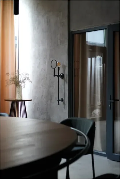 Detail Minimalist Interior With Natural Light Number 14