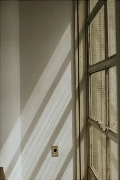 Detail Minimalist Interior With Natural Light Number 15