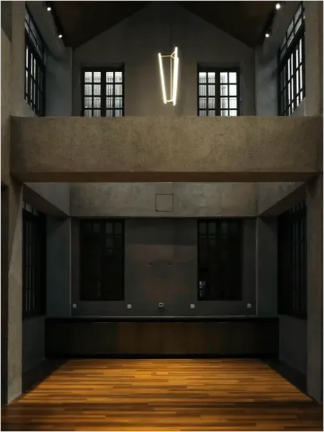 Detail Minimalist Interior With Natural Light Number 5