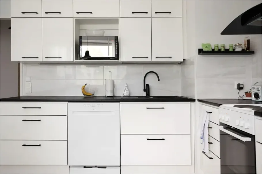 Detail Minimalist Kitchen White Cabinets Number 4