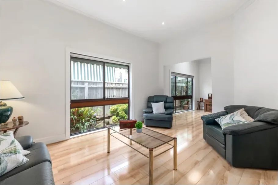 Detail Minimalist Living Room Interior Photo Number 5