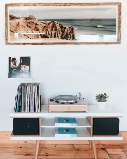 Detail Minimalist Living Room Interior Photo Number 9