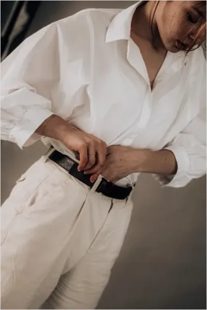 Minimalist Outfit Neutral Tones Photo 54ae