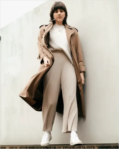 Detail Minimalist Outfit Neutral Tones Photo Number 2