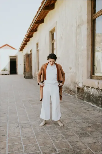 Detail Minimalist Outfit Neutral Tones Photo Number 11