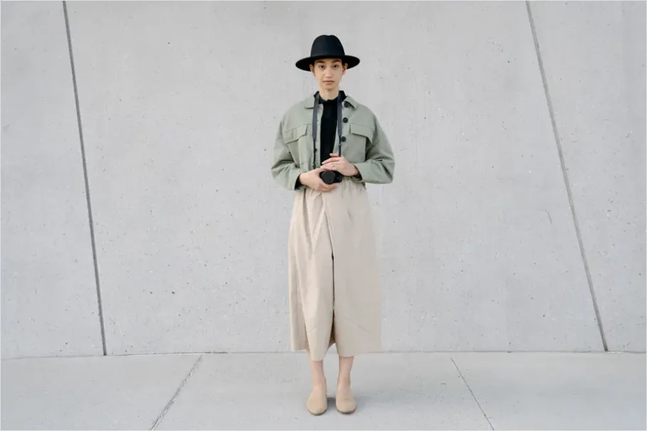 Detail Minimalist Outfit Neutral Tones Photo Number 3