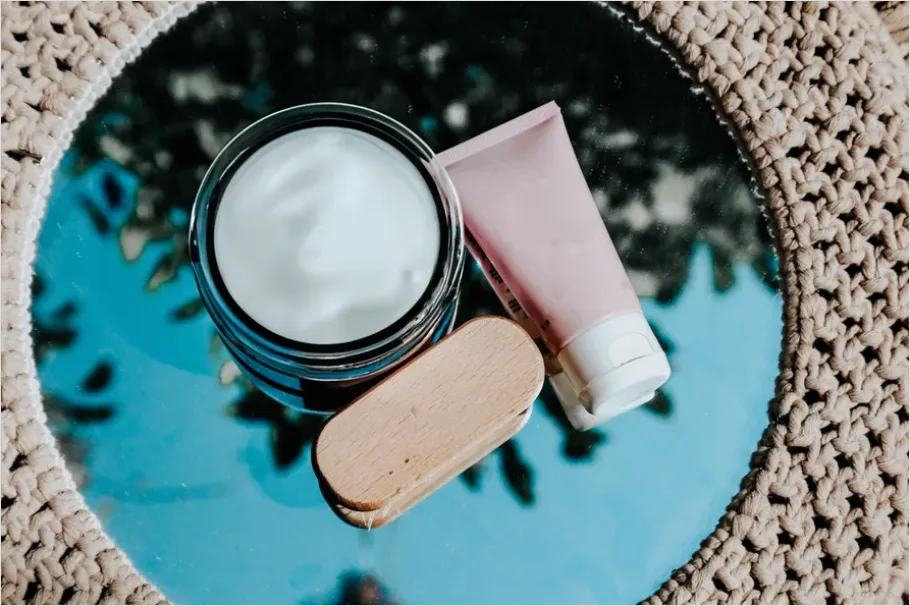 Detail Moisturizer Jar Flat Lay Photo Number 16