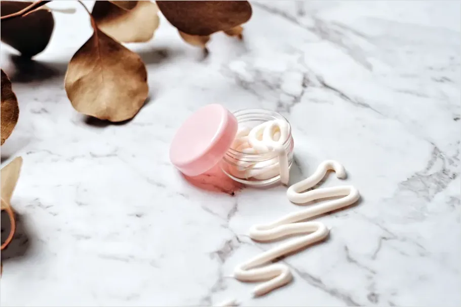 Detail Moisturizer Jar Flat Lay Photo Number 4