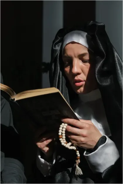 Detail Nun Habit Silhouette Prayer Photo Number 6