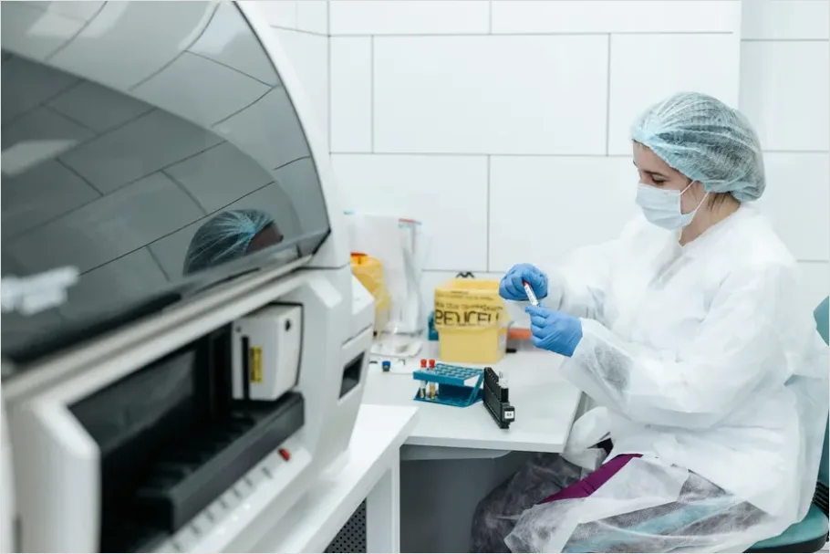 Detail Pharmaceutical Manufacturing Cleanroom Number 10