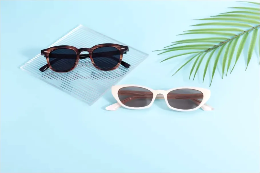 Detail Sunglasses Flat Lay Photo Number 3