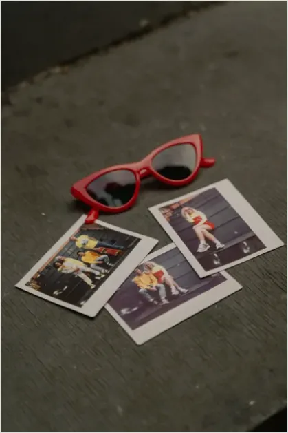 Detail Sunglasses Flat Lay Photo Number 6