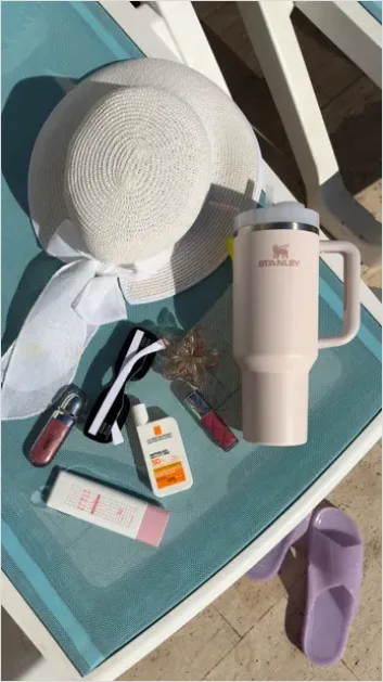 Detail Sunscreen Bottle Flat Lay Photo Number 12
