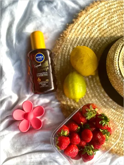 Detail Sunscreen Bottle Flat Lay Photo Number 14