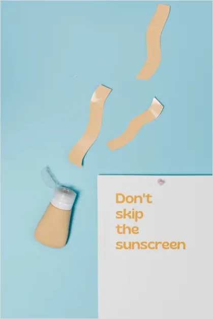 Detail Sunscreen Bottle Flat Lay Photo Number 4