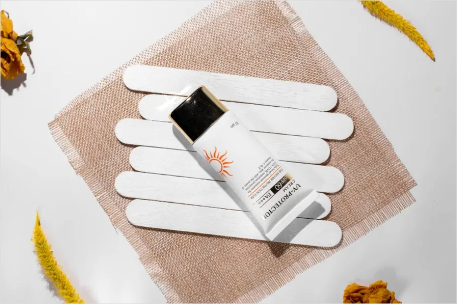 Detail Sunscreen Bottle Flat Lay Photo Number 7