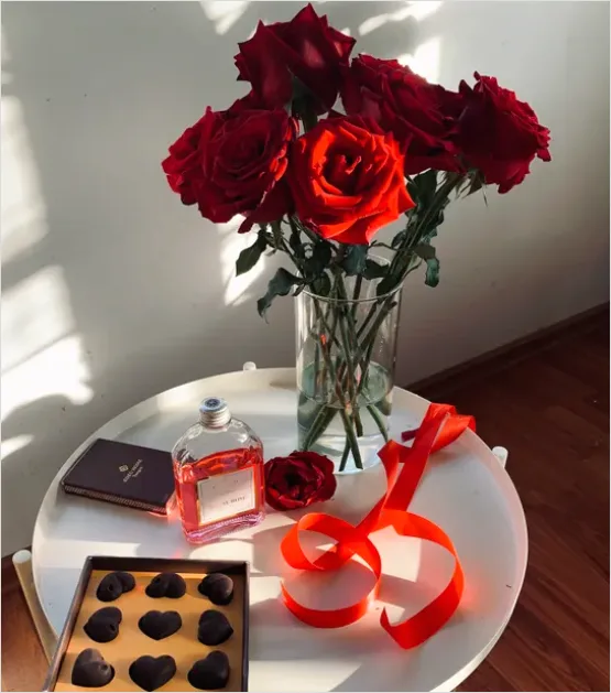 Detail Valentines Still Life Roses Chocolate Number 2
