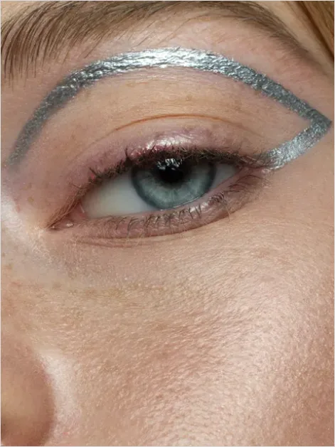 Detail Winged Eyeliner Close Up Photo Number 16
