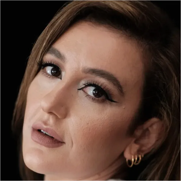 Detail Winged Eyeliner Close Up Photo Number 10