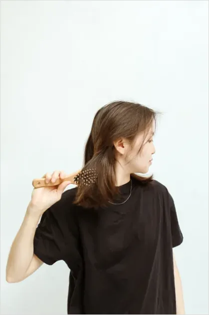 Detail Woman Brushing Hair Photo Number 6