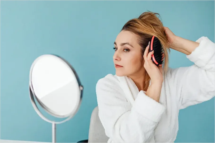 Detail Woman Brushing Hair Photo Number 7