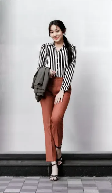 Detail Work Outfit Ideas Photo Women Number 5