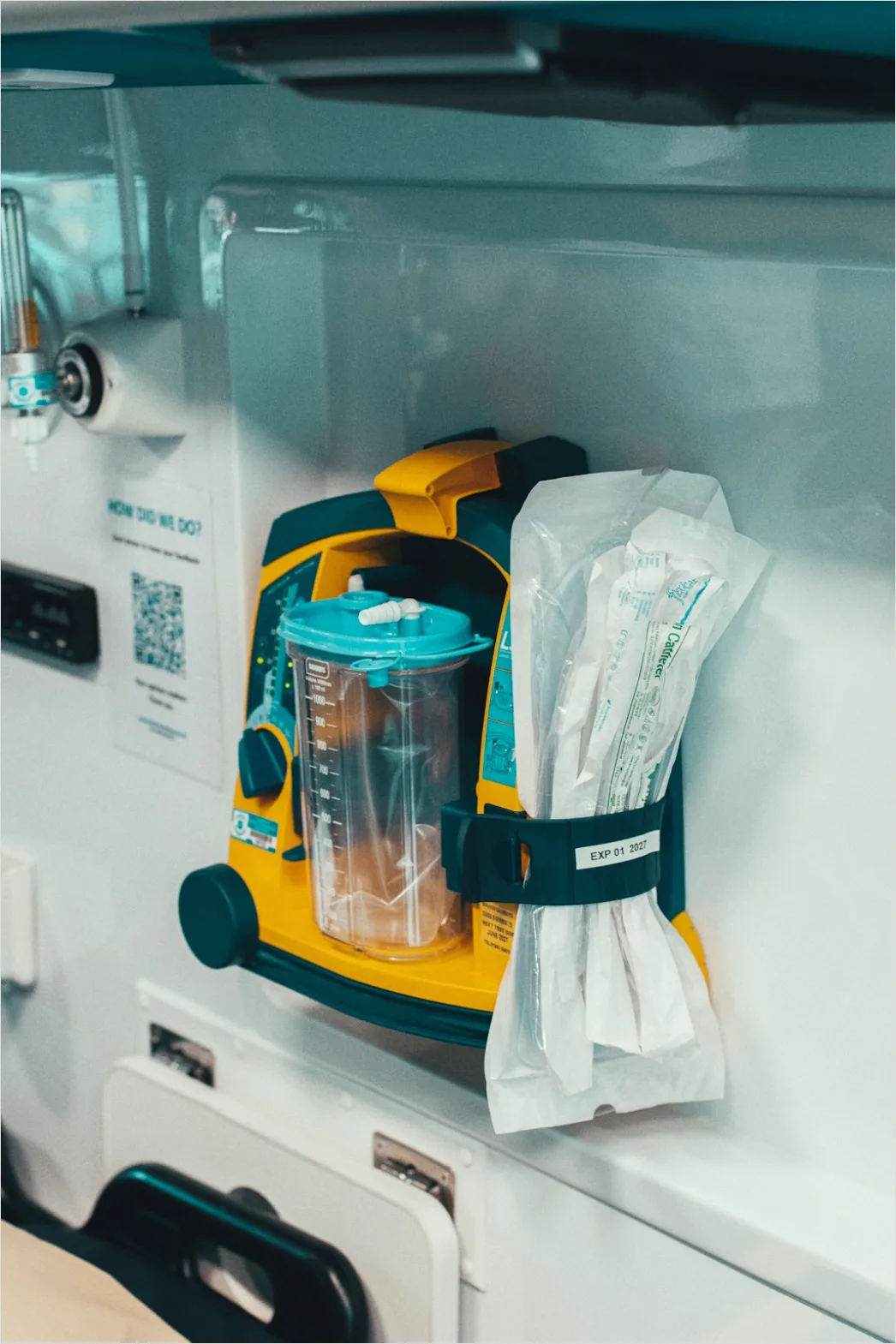 Detail Ambulance Interior Medical Equipment Detail Number 8