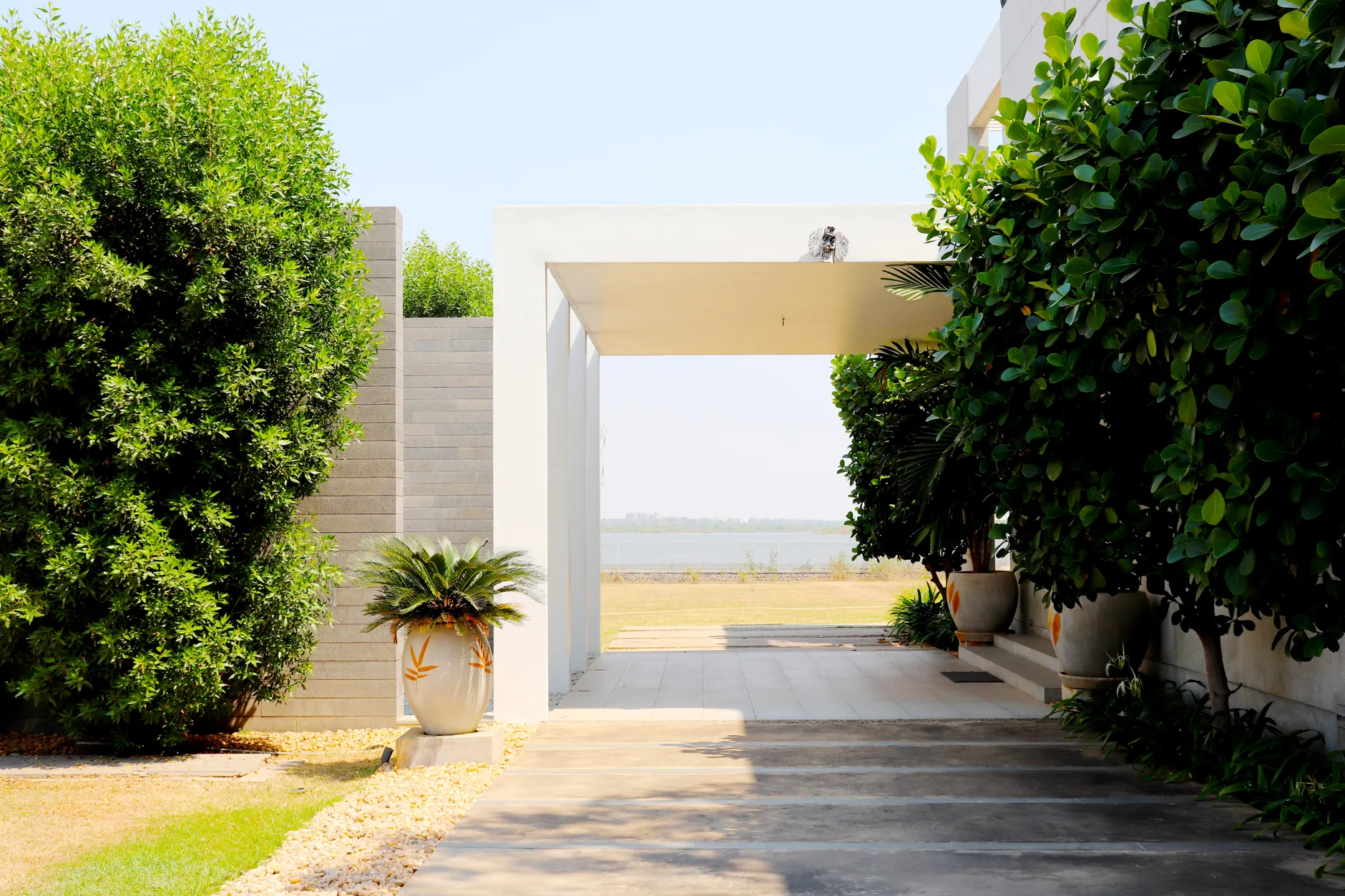 Detail Architecture Exterior With Landscaping Photo Number 13