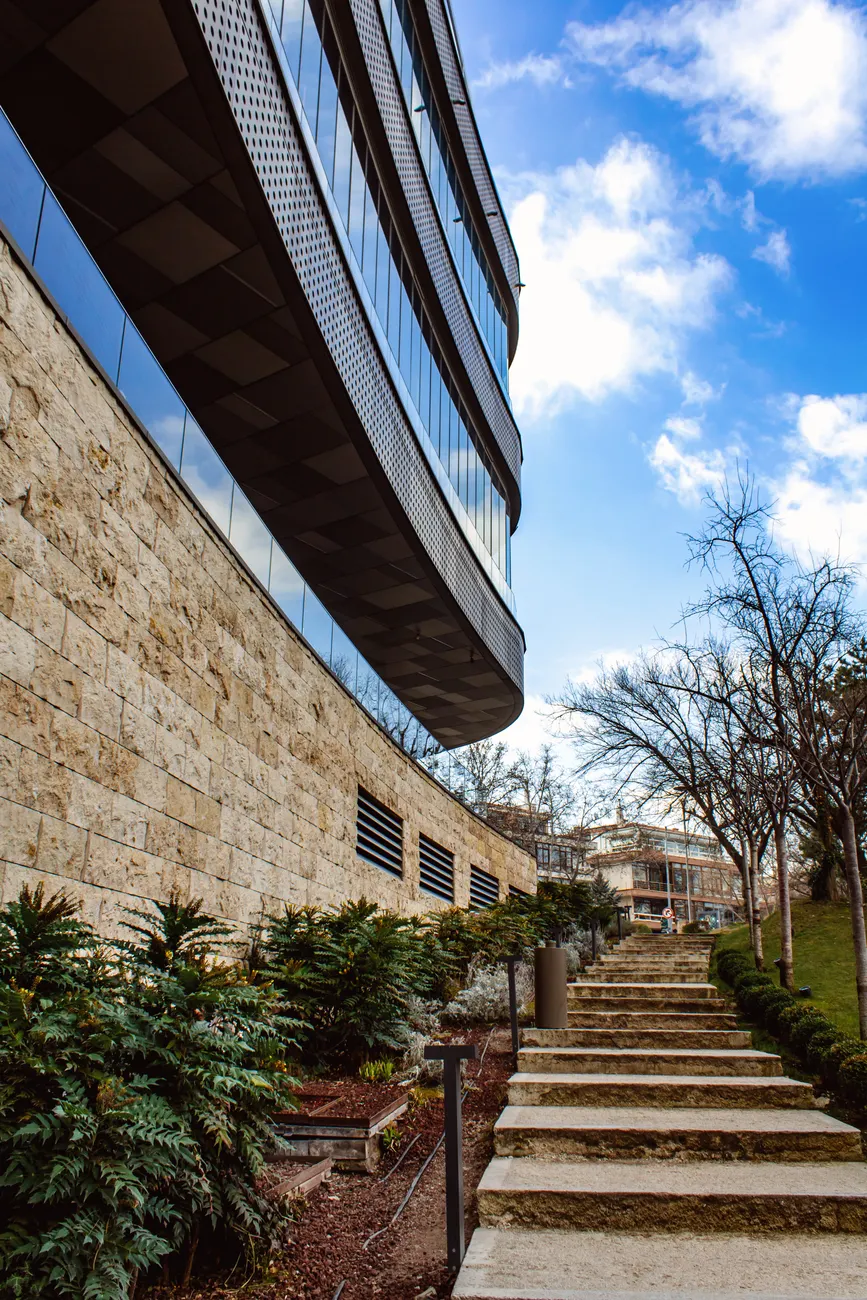 Detail Architecture Exterior With Landscaping Photo Number 16