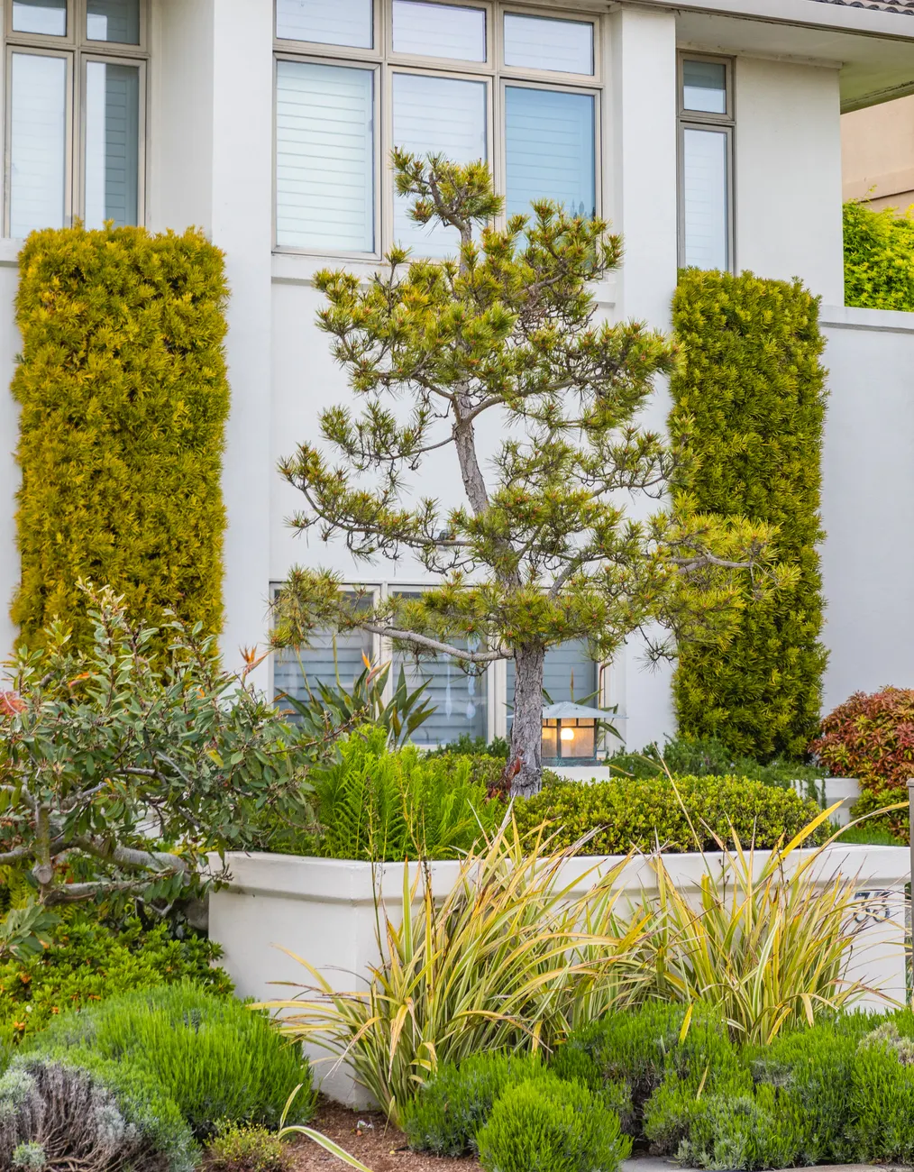 Detail Architecture Exterior With Landscaping Photo Number 18