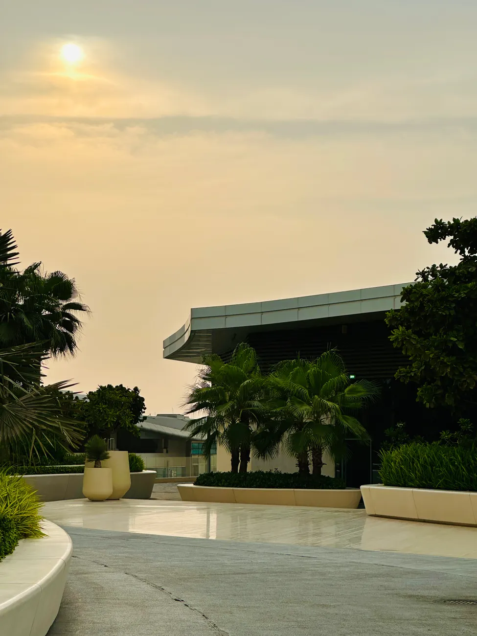 Detail Architecture Exterior With Landscaping Photo Number 2