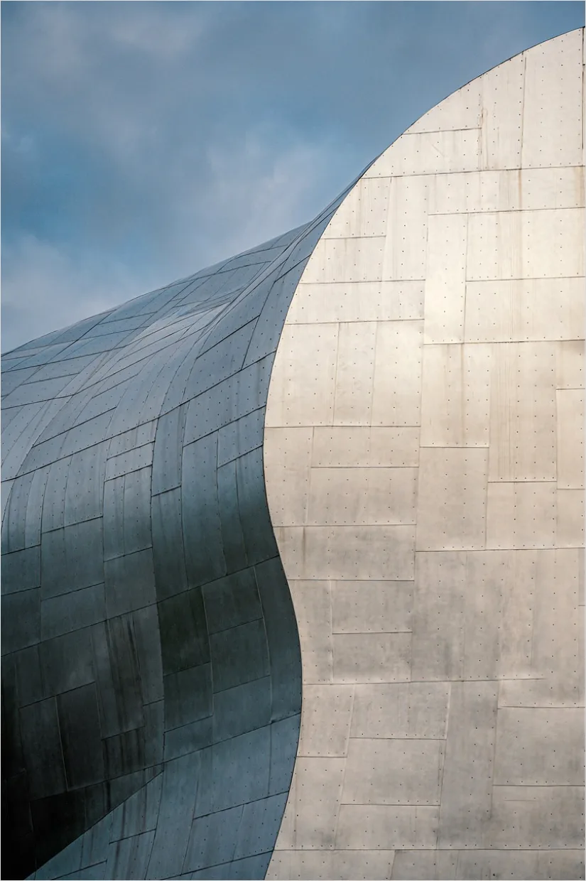 Detail Architecture Exterior With Landscaping Photo Number 3