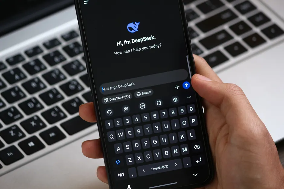 Detail Chatbot Interface On Smartphone Screen Close Up Number 2