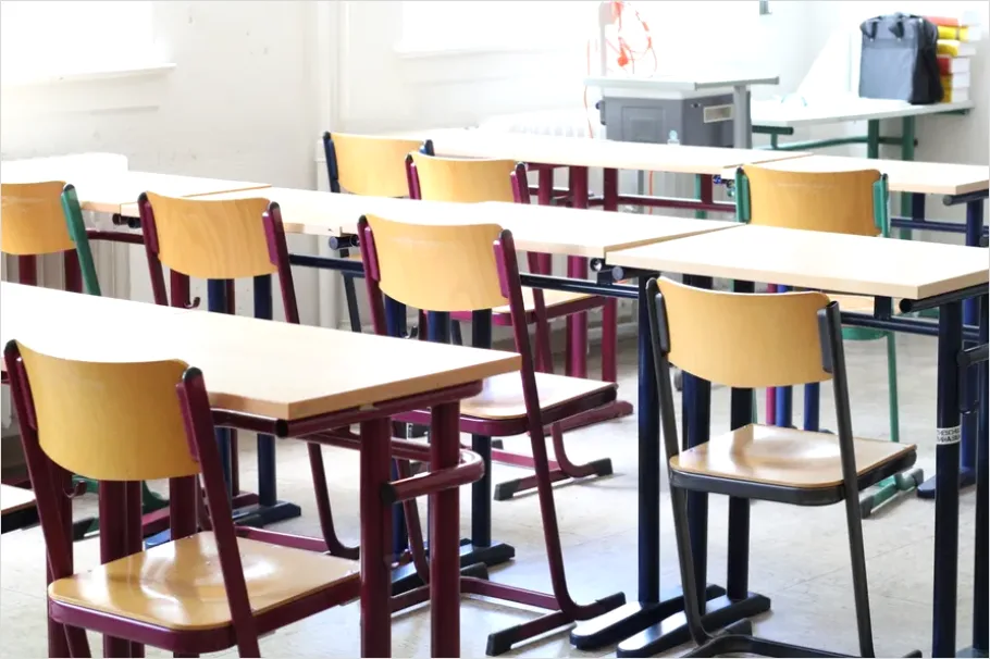 Detail Classroom Empty Desks Photo Number 13