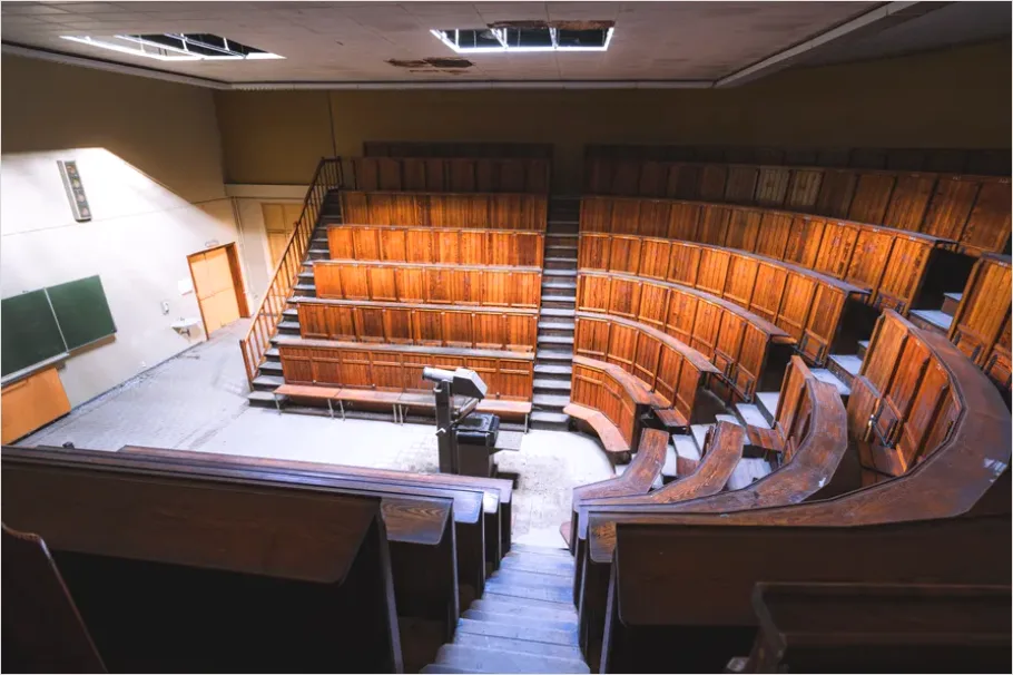 Detail College Lecture Hall Photo Number 15