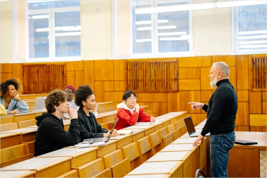 Detail College Lecture Hall Photo Number 3