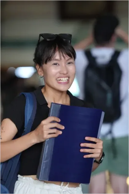 Detail College Student With Backpack Photo Number 12
