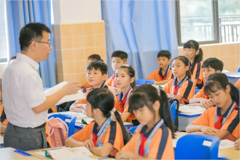 Elementary Classroom Learning Photo 051e