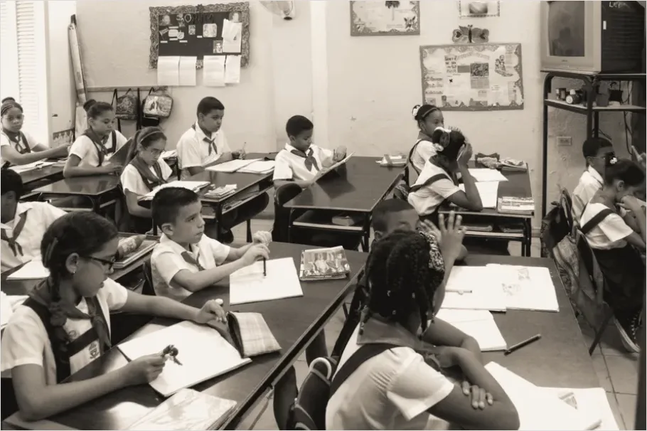 Detail Elementary Classroom Learning Photo Number 13