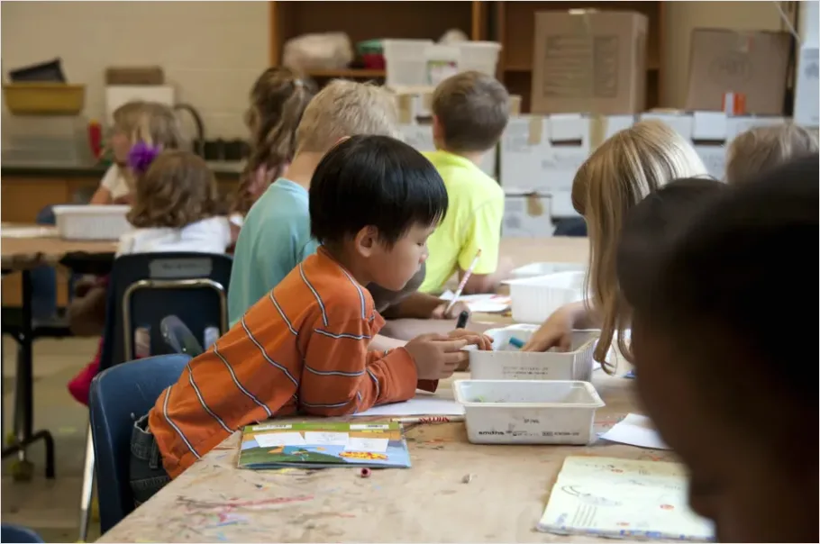 Detail Elementary Classroom Learning Photo Number 15