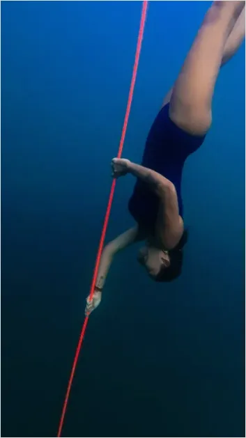 Detail Freediver Underwater Portrait Photo Number 9
